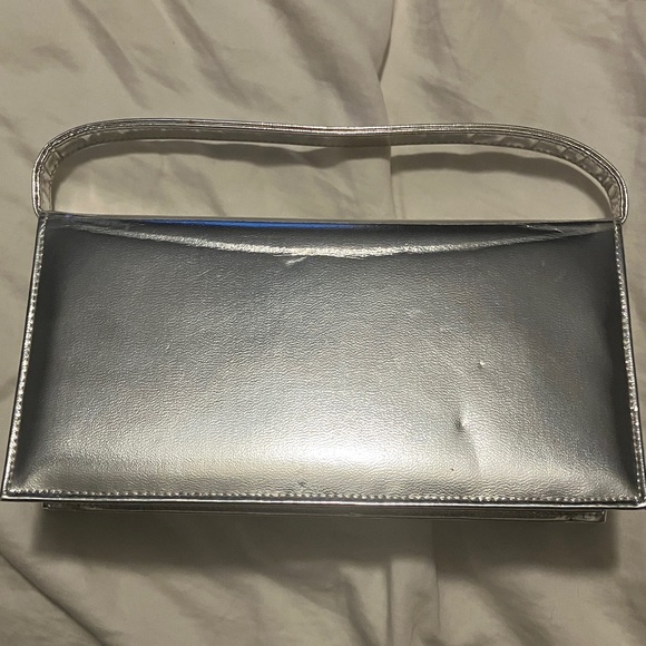 Stylish Silver Handbag - Picture 2 of 3